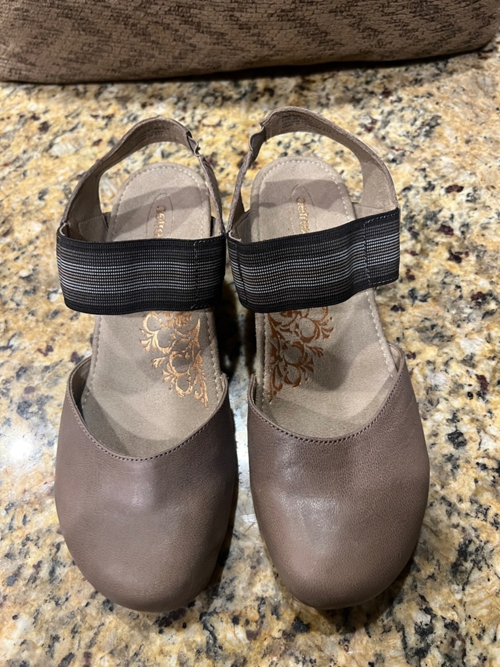 Comfortable Aetrex Taupe Women’s Slingback wedge with Black stripedElastic Strap